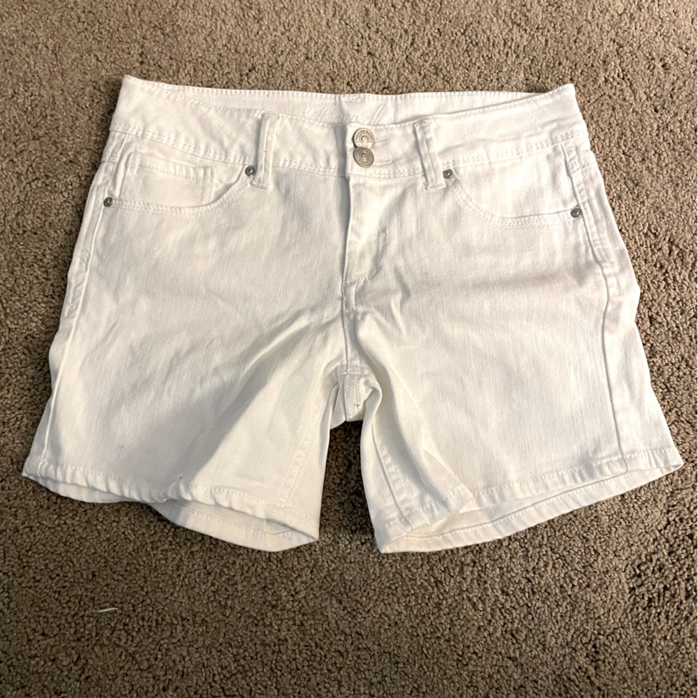 Delia’s white shorts